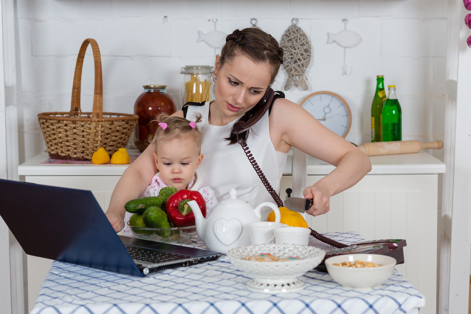 3 года на кухне. А сколько проводите Вы?